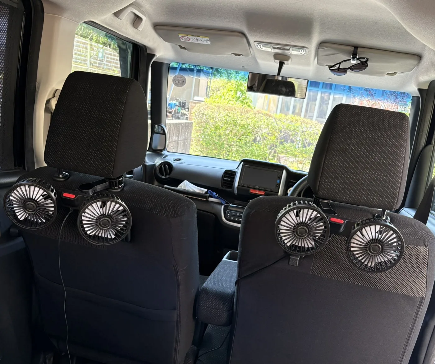 車内に設置した扇風機